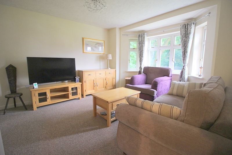 2 bed flat for sale in Loriners Grove, Walsall WS1, £149,950