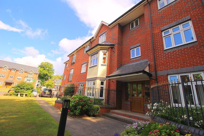 2 bed flat for sale in Loriners Grove, Walsall WS1, £149,950