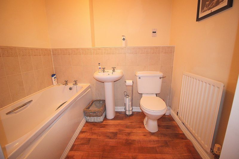 2 bed flat for sale in Loriners Grove, Walsall WS1, £149,950