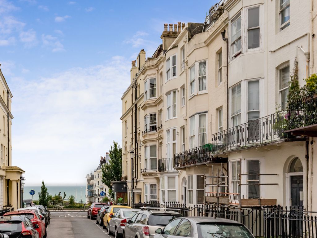 1 bed flat for sale in Devonshire Place, Brighton BN2, £275,000