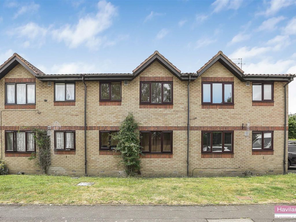 1 bed flat for sale in Waddington Close, Burleigh Road, Enfield EN1, £240,000