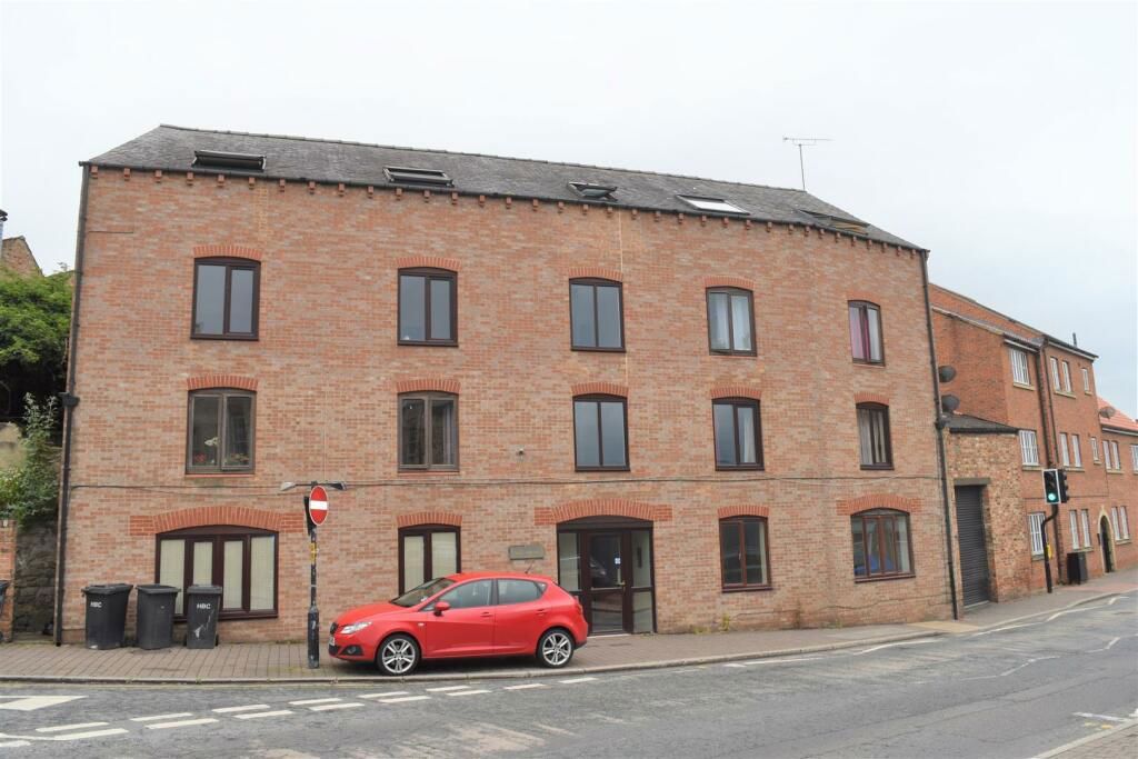 2 bed flat for sale in Duck Hill, Ripon HG4, £85,000