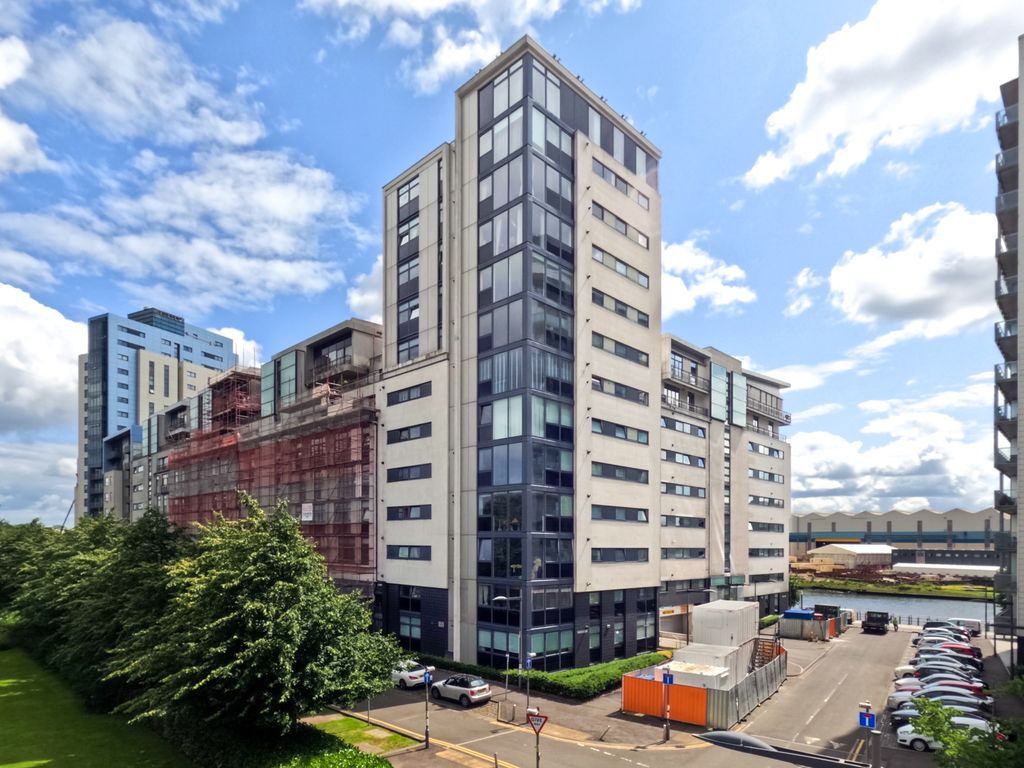 2 bed flat for sale in Castlebank Place, Glasgow Harbour, Glasgow G11, £220,000