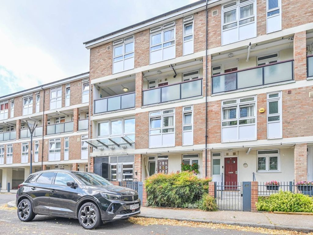 2 bed flat for sale in St Leonards Road, Bow, London E14, £295,000