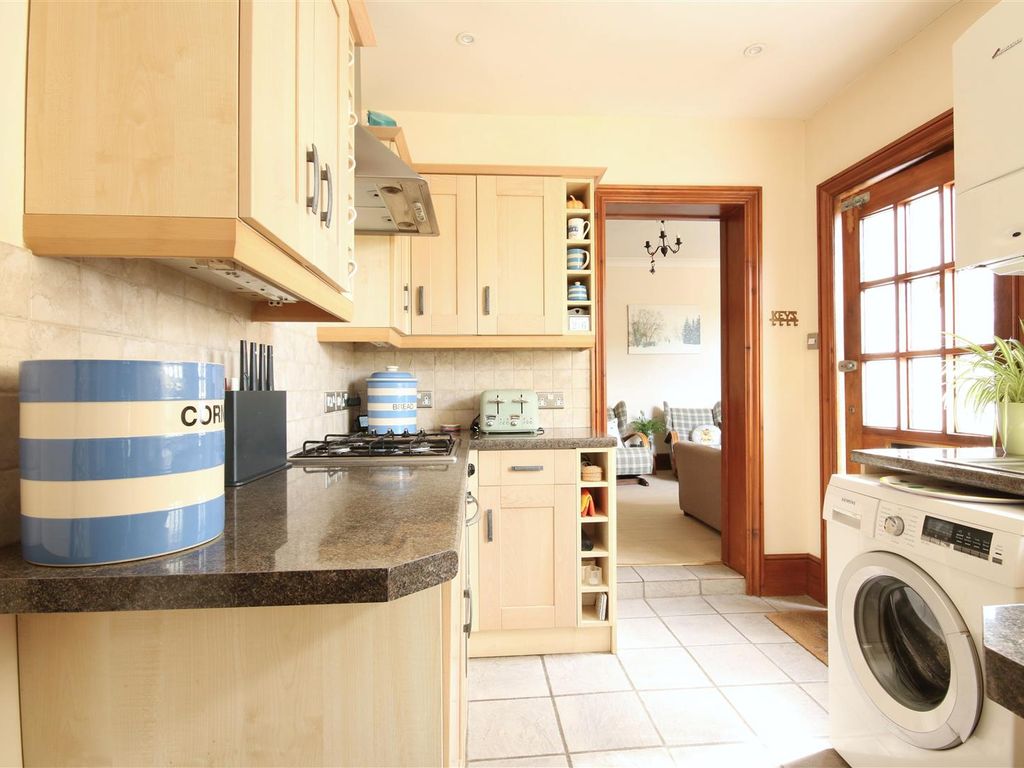 1 bed maisonette for sale in Maple Road, Ashtead KT21, £300,000