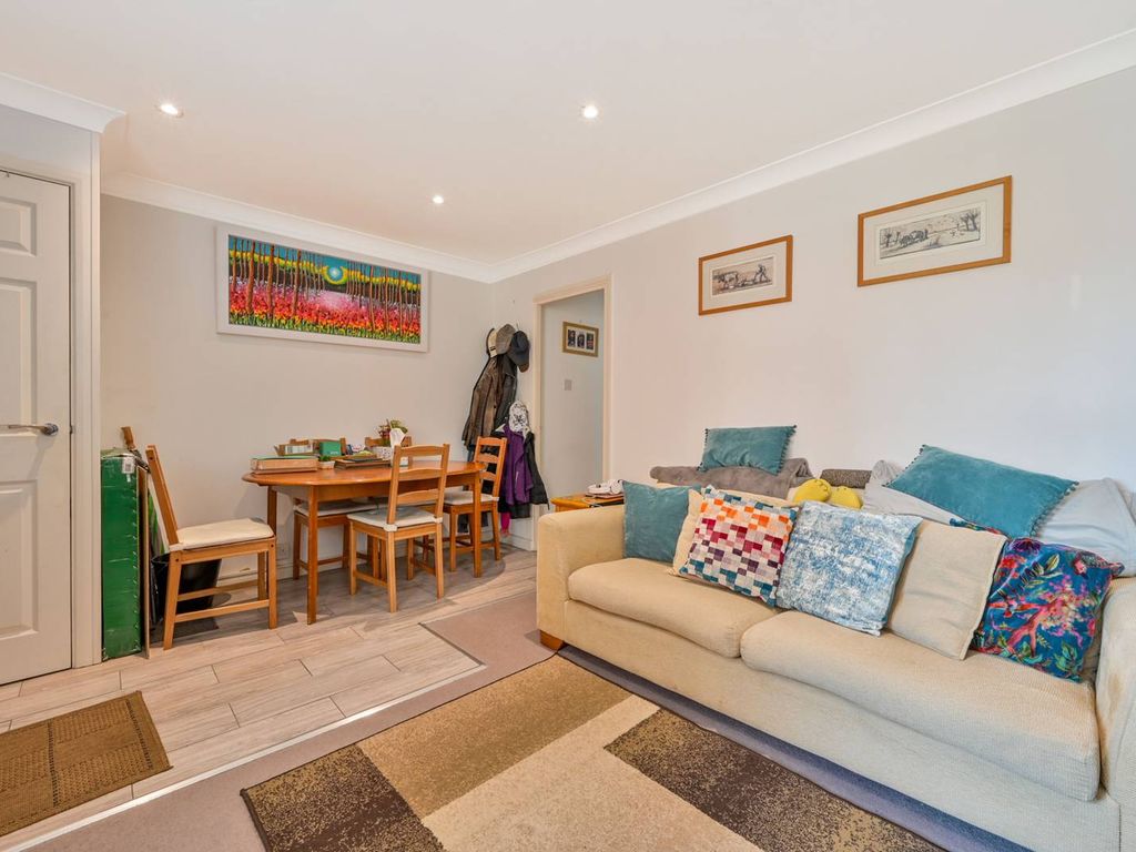 2 bed maisonette for sale in Josephs Road, Guildford GU1, £232,000