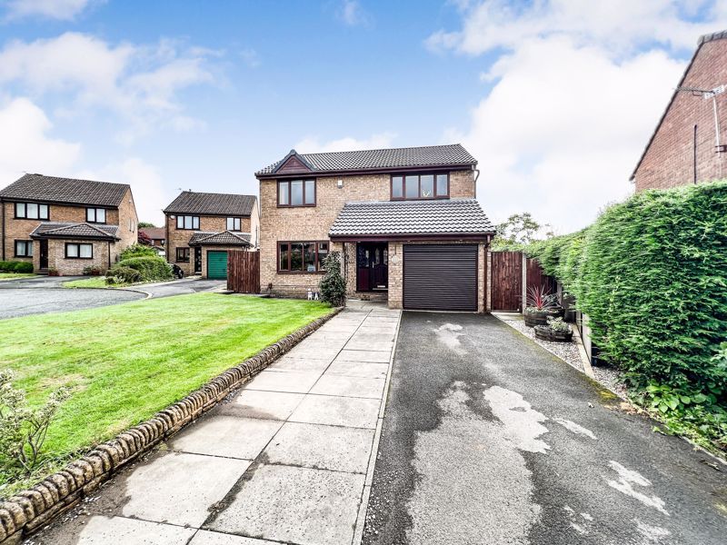 4 bed detached house for sale in Churnet Close, Westhoughton, Bolton BL5, £320,000