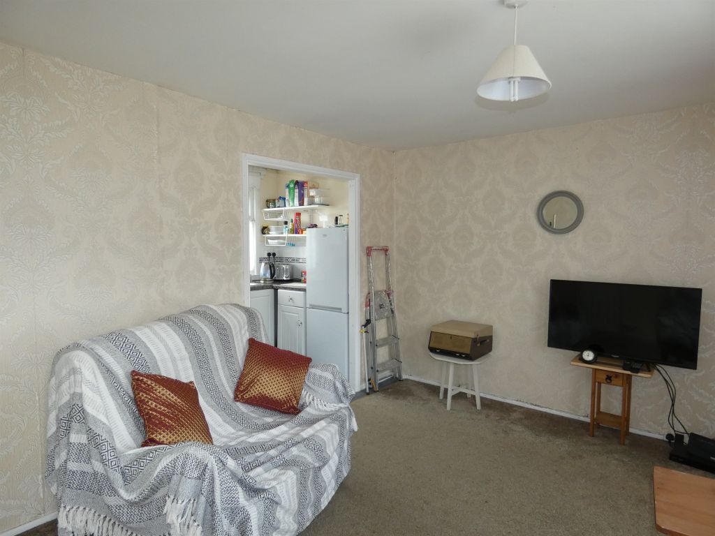 1 bed mobile/park home for sale in Fort Road, Lavernock, Penarth CF64, £35,000