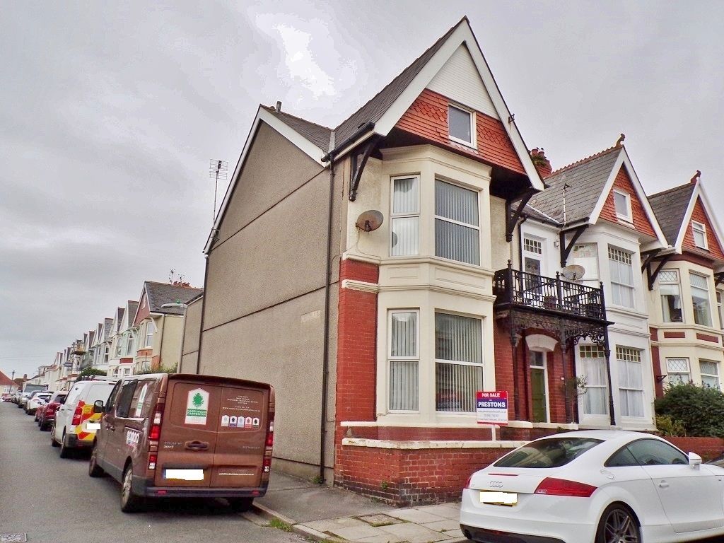 4 bed end terrace house for sale in Esplanade Avenue, Porthcawl CF36, £325,000