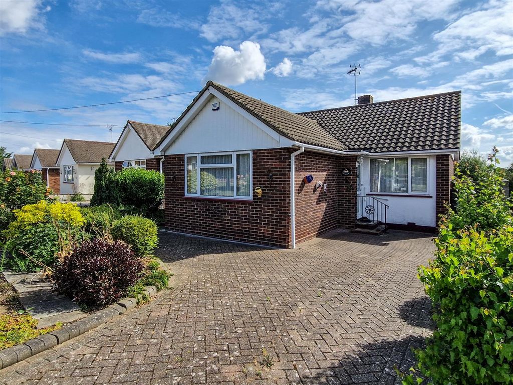 2 bed detached bungalow for sale in Pinewood Avenue, Eastwood, Leigh-On-Sea SS9, £325,000