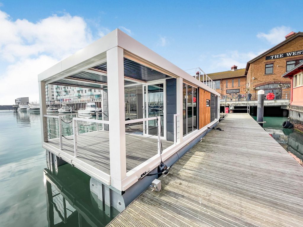 2 bed flat for sale in Brighton Marina Village, East Sussex BN2, £162,950