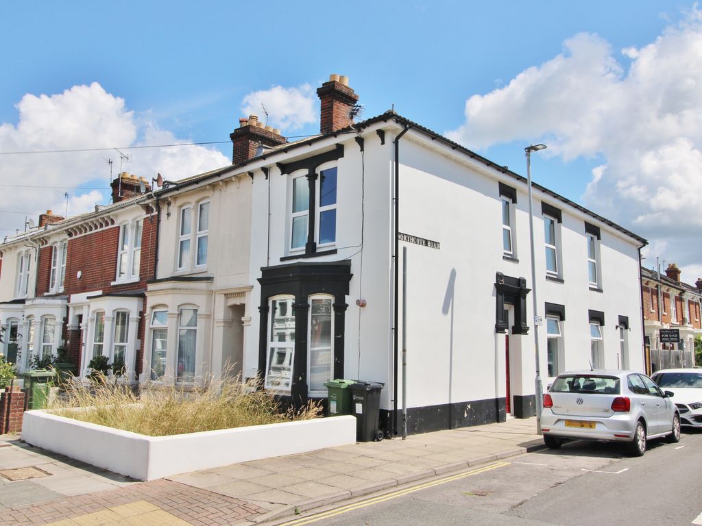 2 bed flat for sale in Francis Avenue, Southsea PO4, £180,000