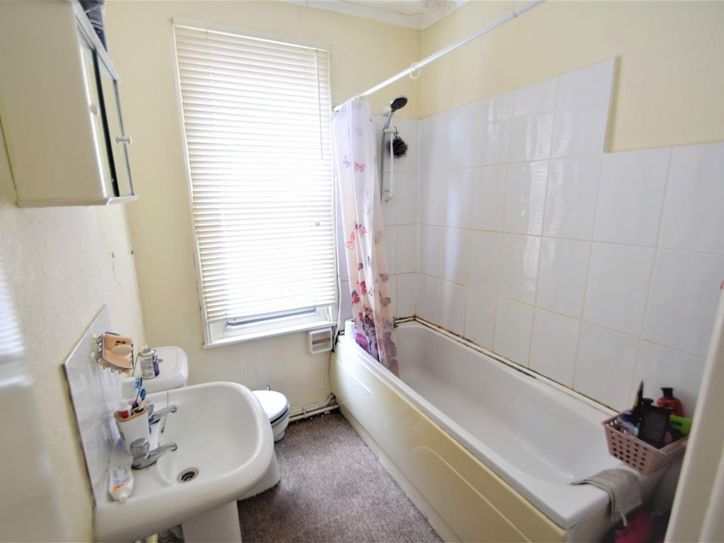 3 bed flat for sale in Pembroke Road, Shirehampton, Bristol BS11, £175,000