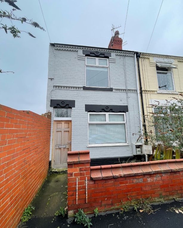3 bed end terrace house for sale in Lower Kenyon Street, Thorne, Doncaster DN8, Doncaster,, £87,000