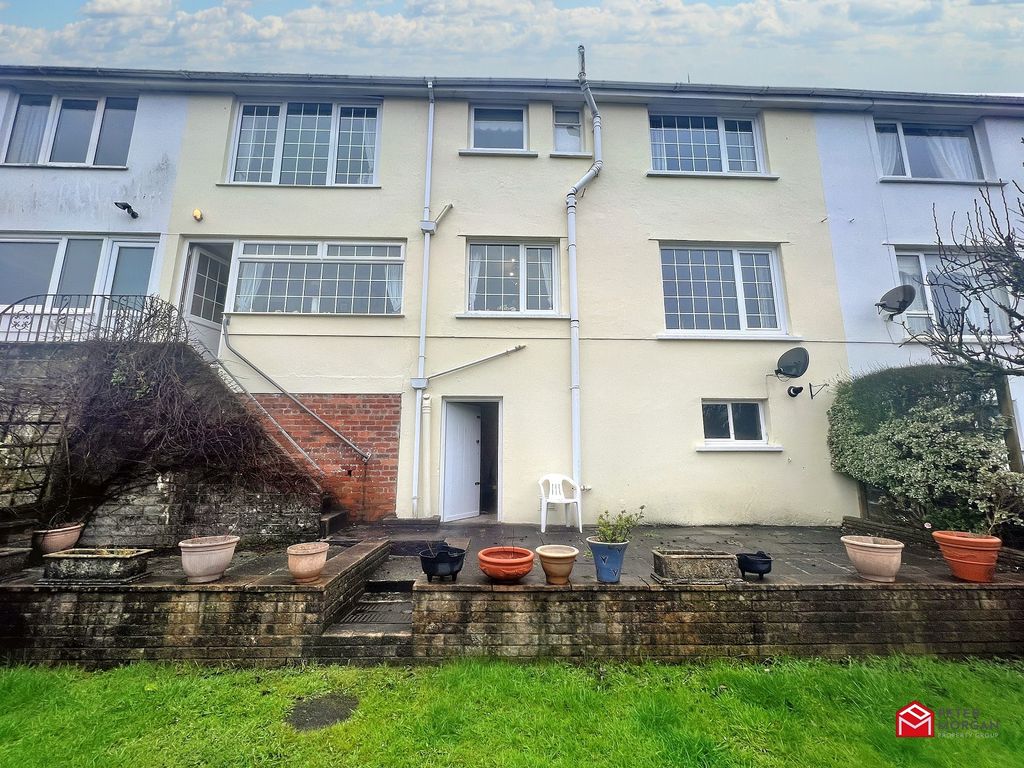 4 bed terraced house for sale in Maesteg Road, Llangynwyd, Maesteg, Bridgend. CF34, £150,000