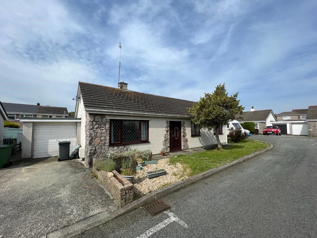 3 bed detached bungalow for sale in Garreglwyd Park, Holyhead LL65, £190,000