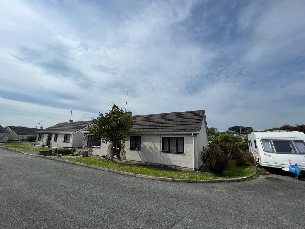 3 bed detached bungalow for sale in Garreglwyd Park, Holyhead LL65, £190,000