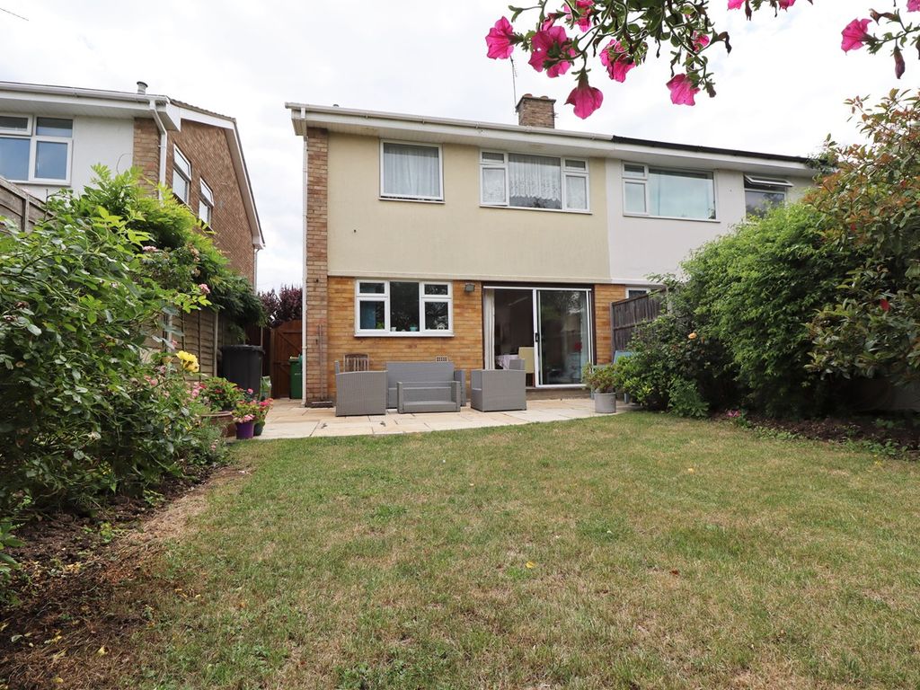 3 bed semi-detached house for sale in Essex Close, Rayleigh SS6, £325,000