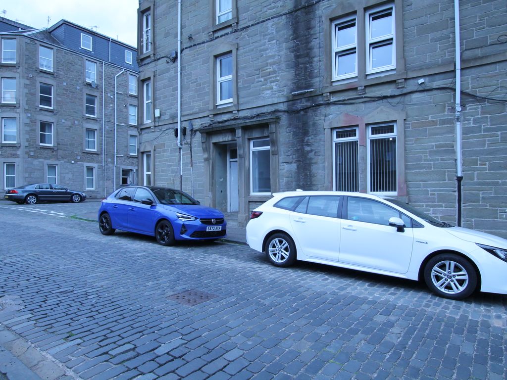 2 bed flat for sale in Ogilvie Street, Dundee DD4, £72,000