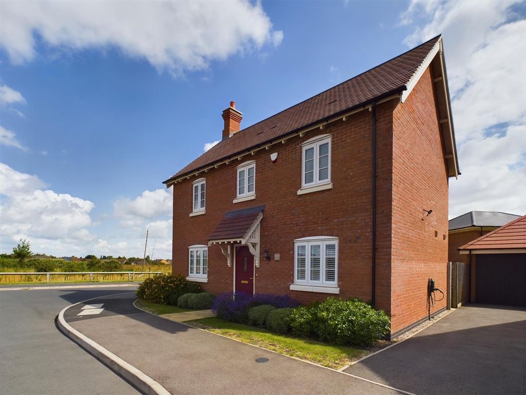 3 bed detached house for sale in Earn Drive, Leicester LE19, £339,995