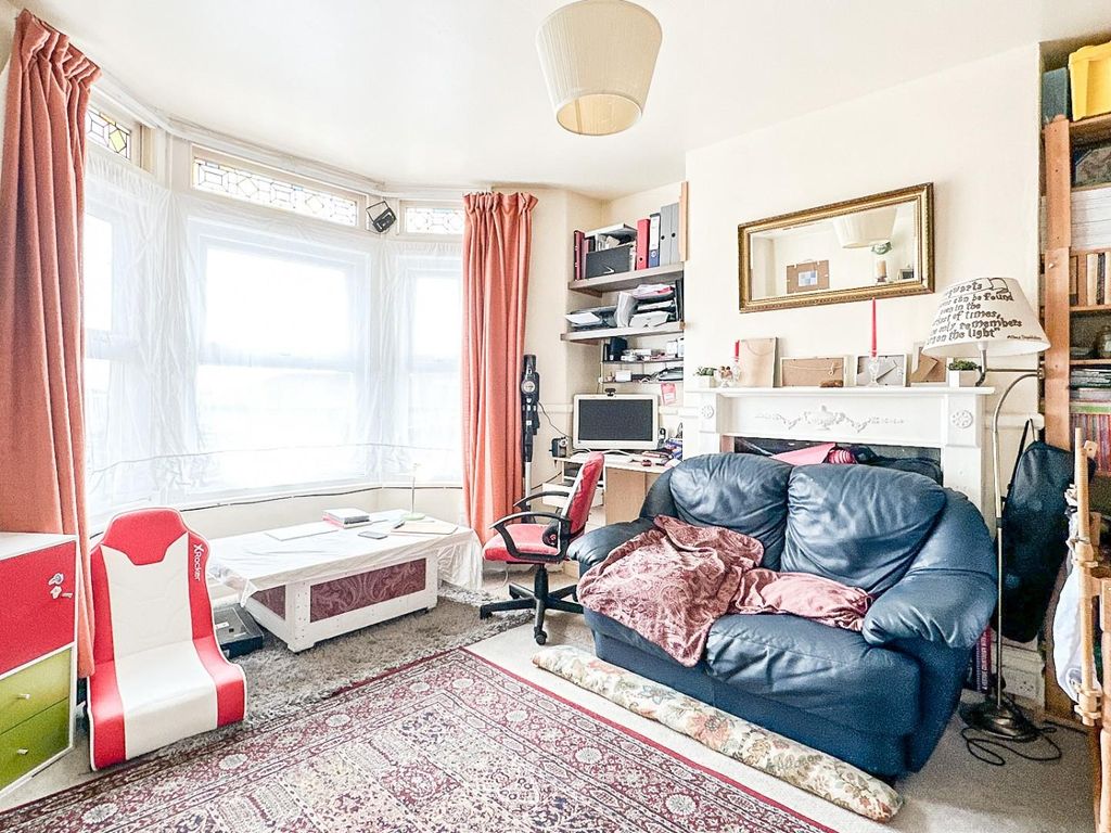 1 bed flat for sale in Sandy Park Road, Brislington, Bristol BS4, £210,000
