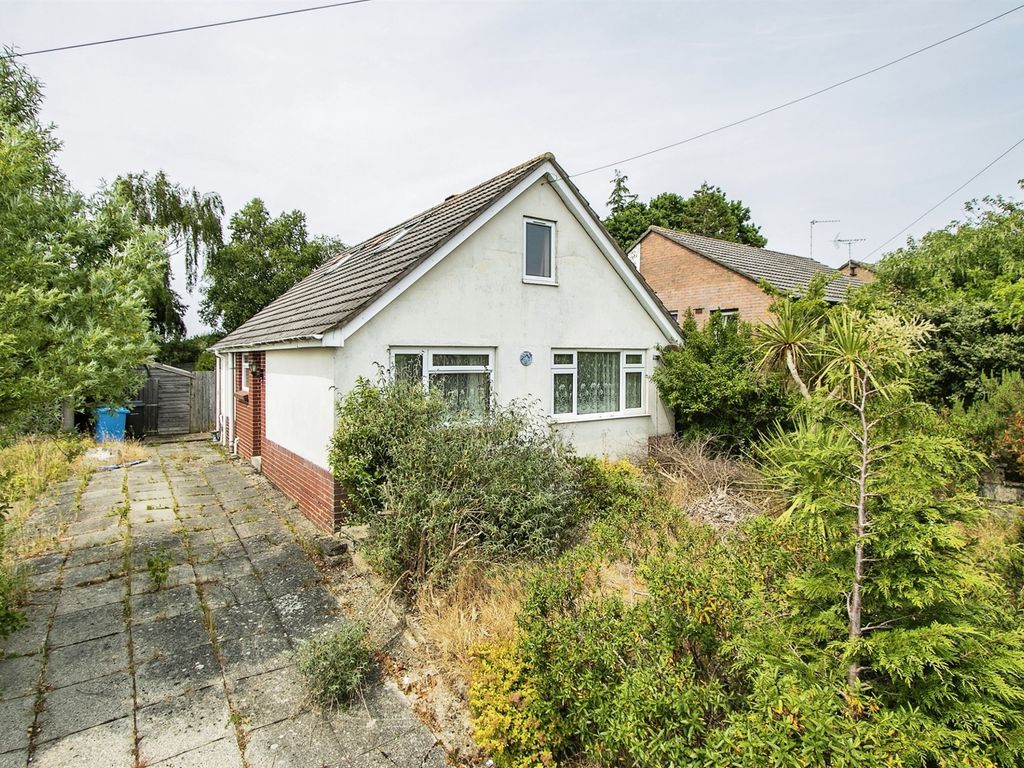 4 bed detached bungalow for sale in Monkton Crescent, Poole BH12, £260,000