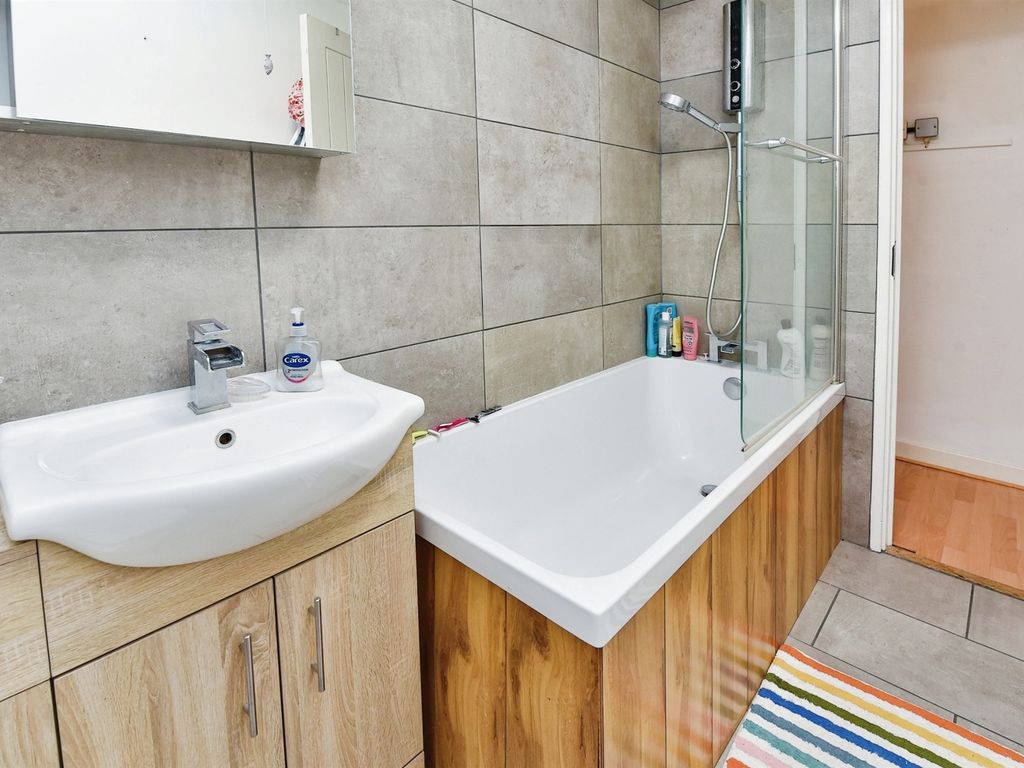 1 bed flat for sale in Lampards Buildings, Bath BA1, £195,000