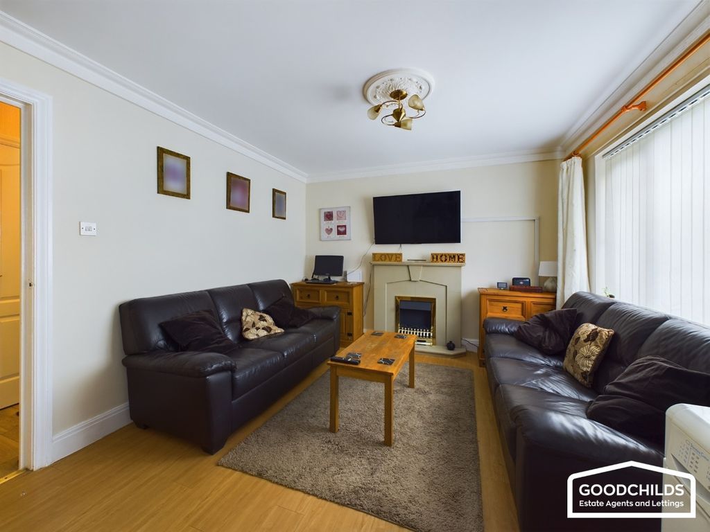 2 bed flat for sale in Rockingham Close, Bloxwich WS3, £75,000