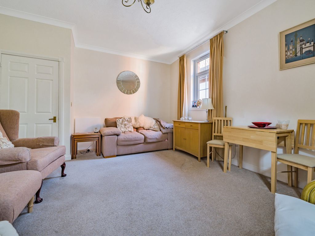 1 bed flat for sale in War Memorial Place, Henley-On-Thames, Oxfordshire RG9, £200,000