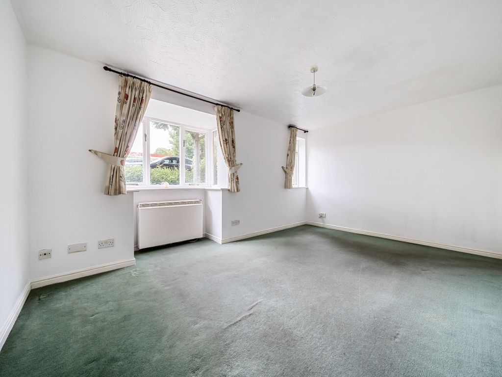 1 bed flat for sale in Britton Close, London SE6, £215,000