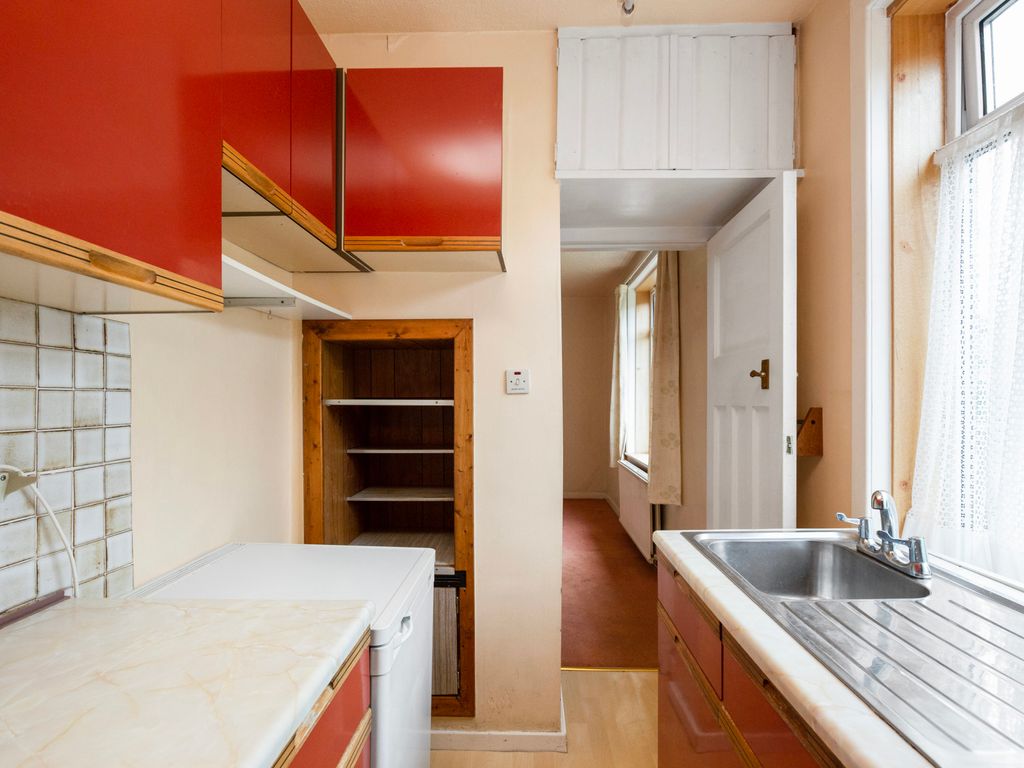 2 bed flat for sale in 18 Crewe Bank, Edinburgh EH5, £140,000