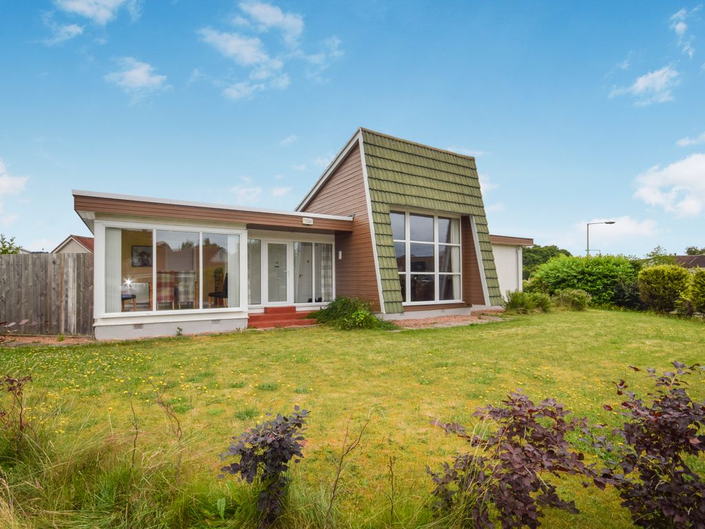 3 bed detached bungalow for sale in Moyness Park Crescent, Blairgowrie PH10, £170,000