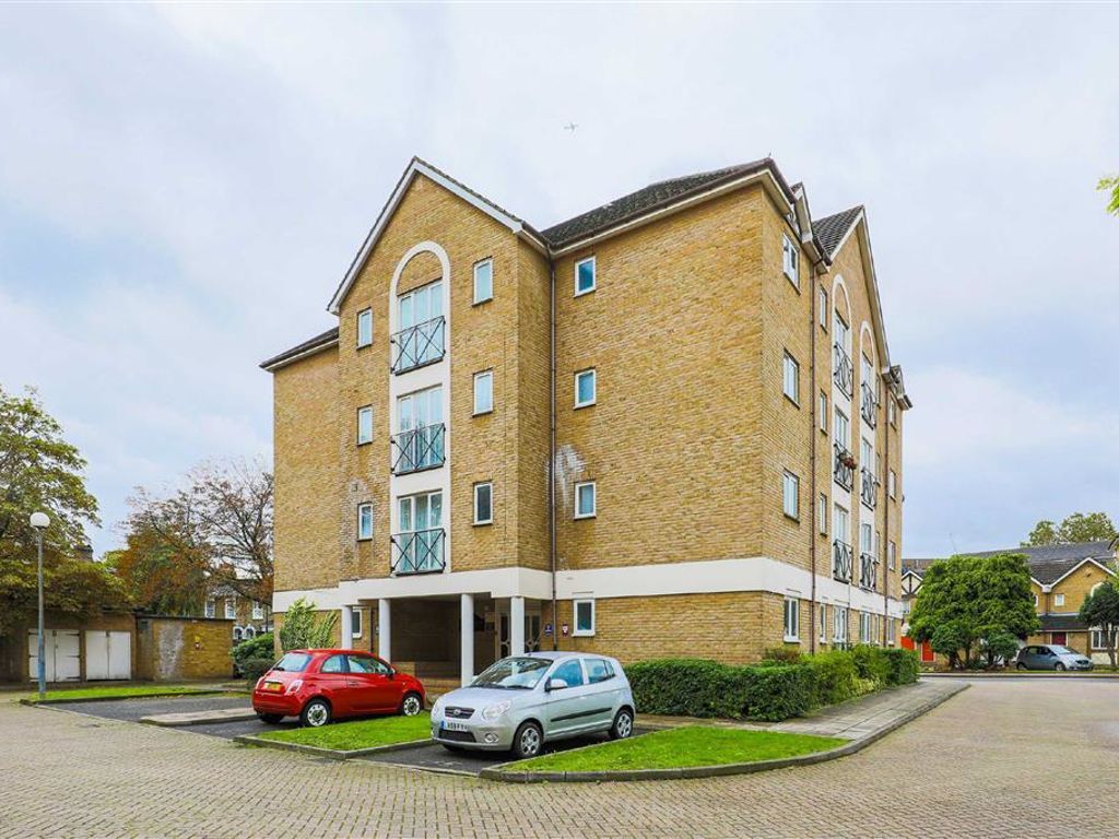 2 bed flat for sale in Farrow Lane, London SE14, £325,000