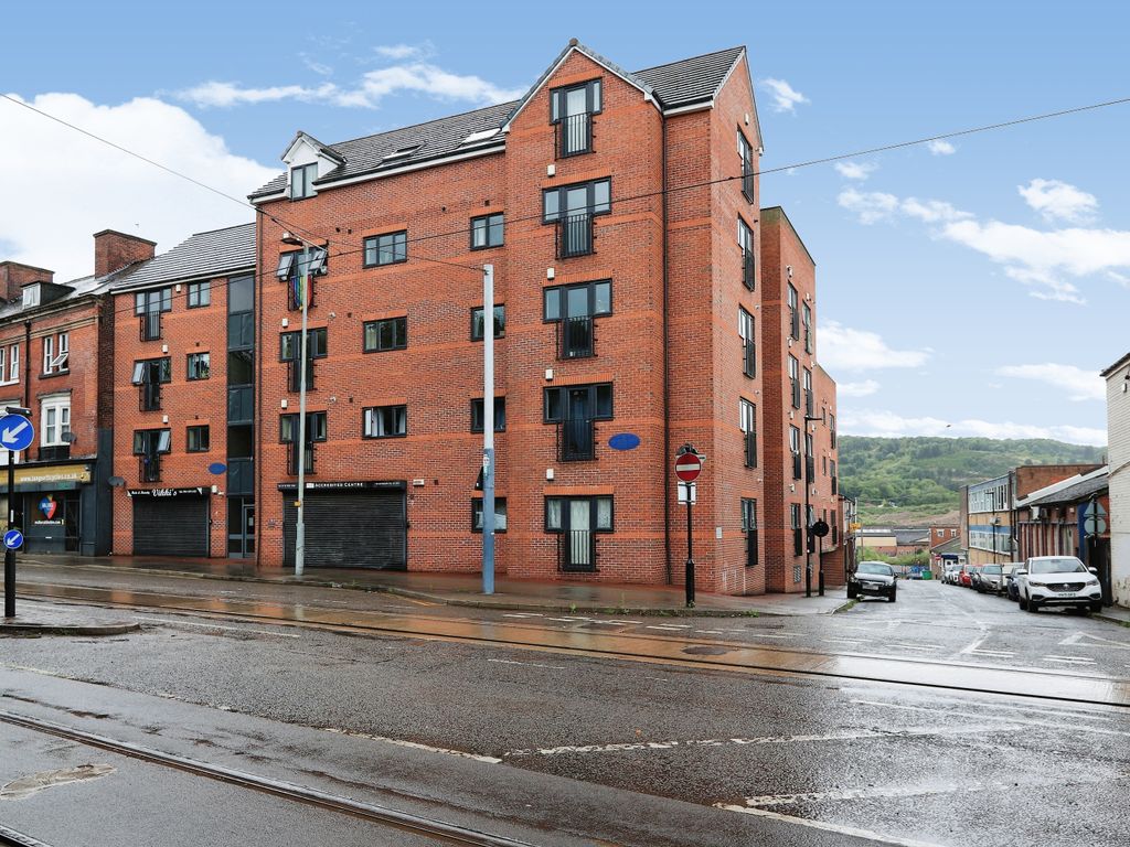2 bed flat for sale in Infirmary Road, Sheffield S6, £80,000