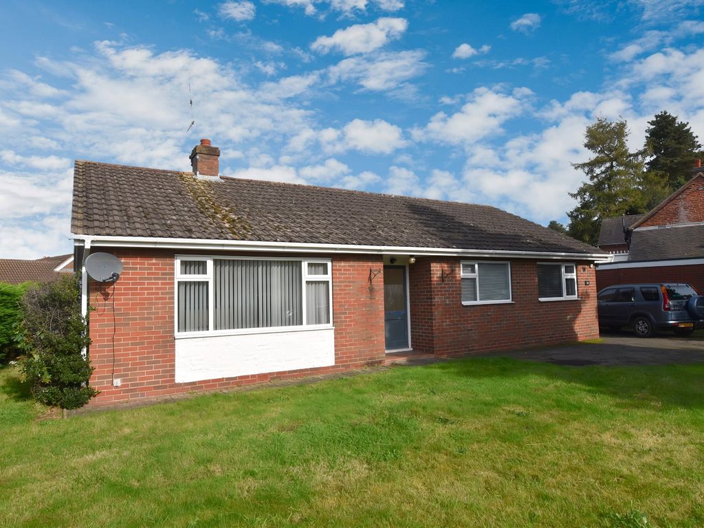 3 bed detached bungalow for sale in Prospect Road, Market Drayton TF9, £285,000