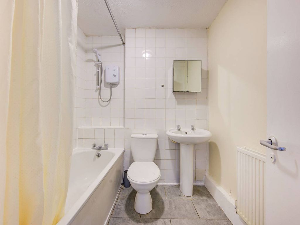 1 bed flat for sale in Ivatt Place, West Kensington, London W14, £275,000