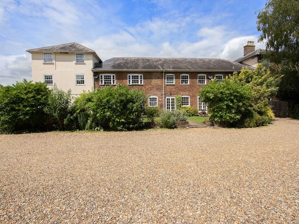 1 bed flat for sale in Royal Court, Tring Station HP23, £250,000