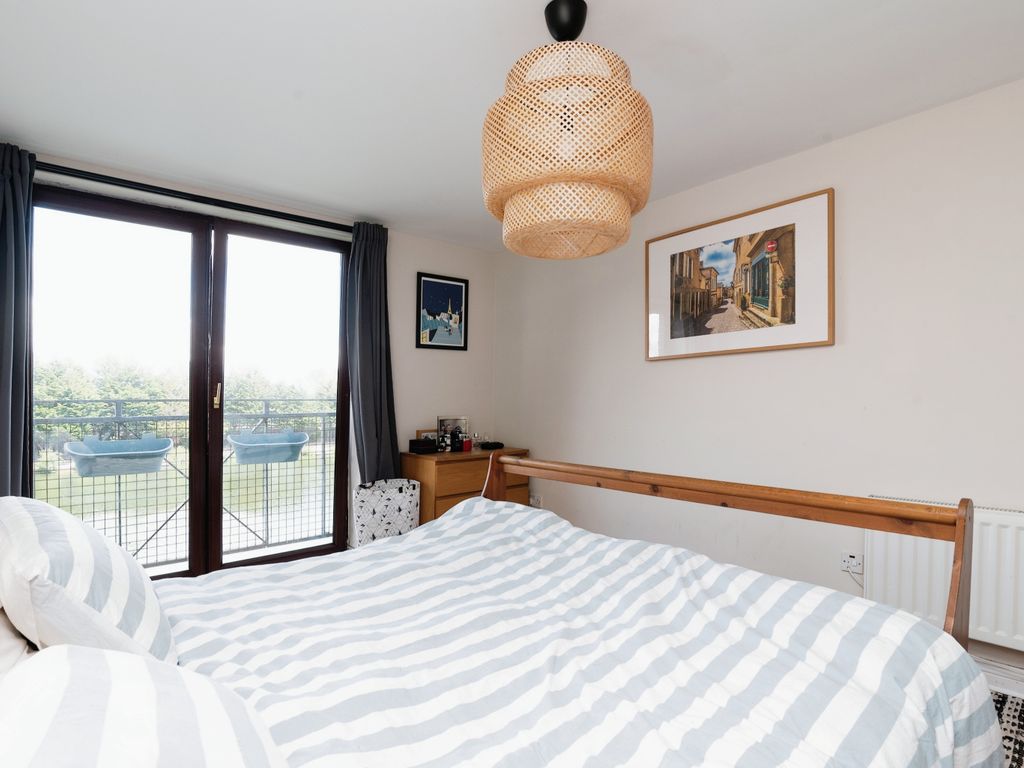 2 bed flat for sale in York Court, Schooner Way, Cardiff Bay CF10, £180,000