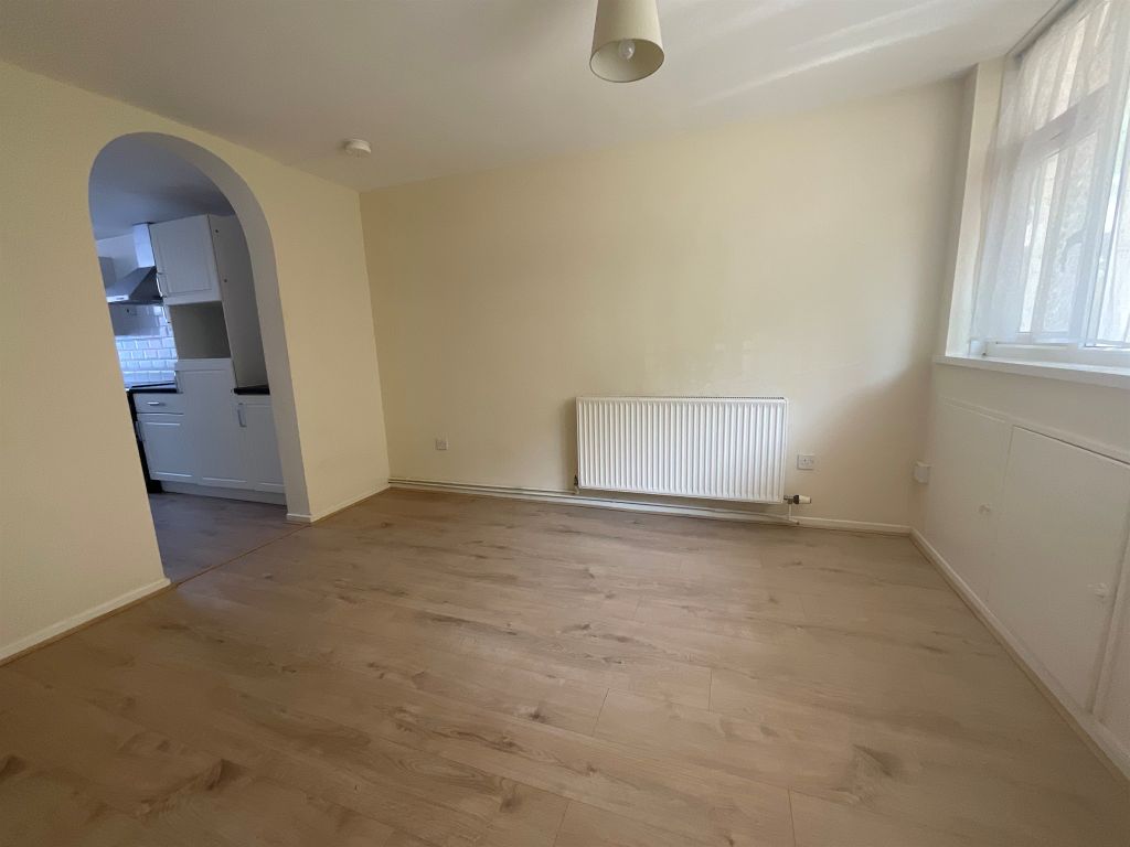 3 bed property for sale in Round Wood, Llanedeyrn, Cardiff CF23, £180,000