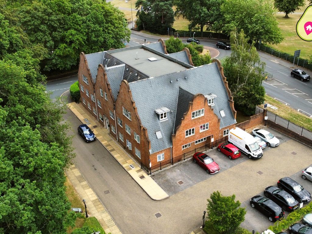 1 bed flat for sale in Burleigh Road, Ascot SL5, £230,000