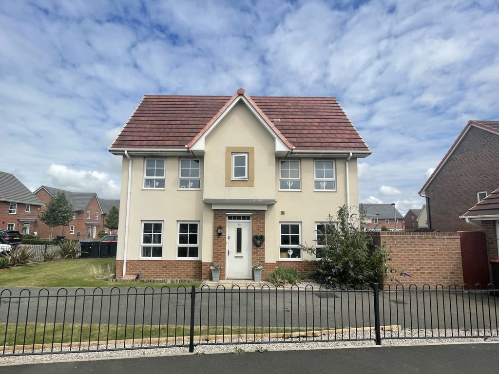 3 bed end terrace house for sale in Hawthorn Drive, Thornton FY5, £187,500