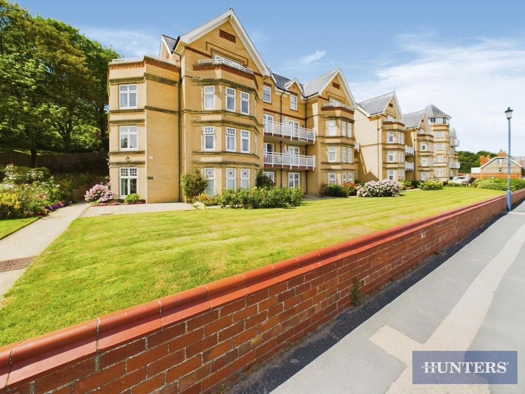 2 bed flat for sale in The Beach, Filey YO14, £300,000
