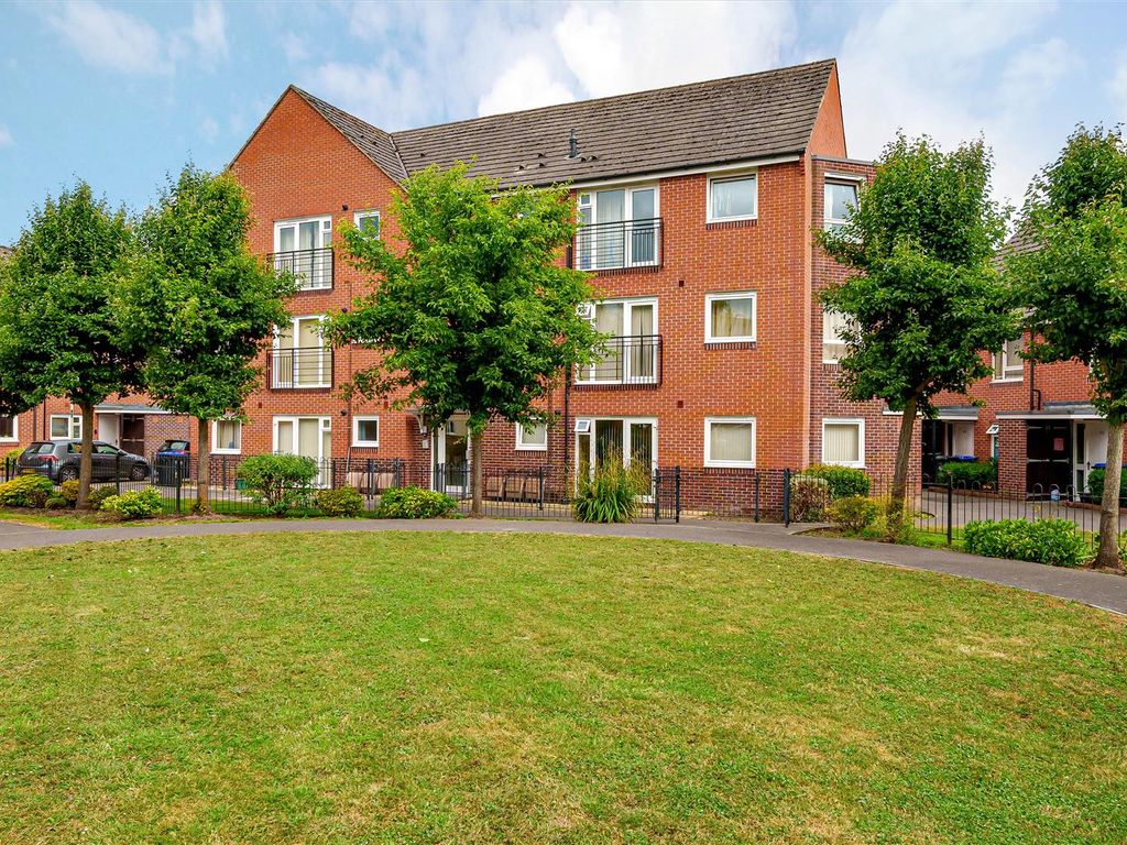 2 bed flat for sale in Flax Mill Park, Devizes SN10, £147,500