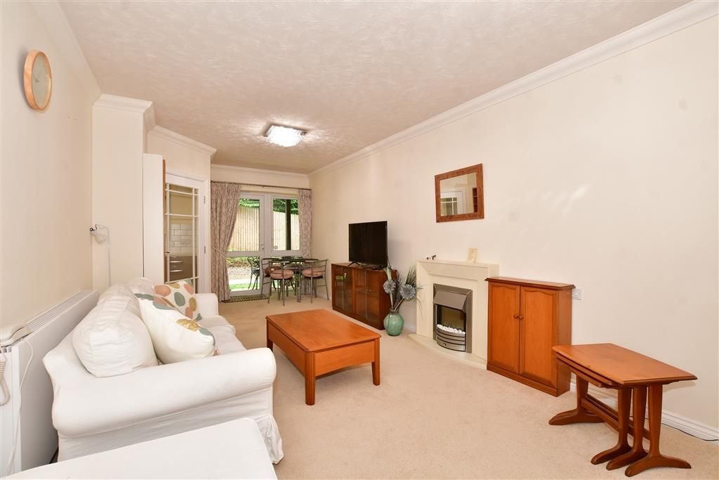 1 bed flat for sale in Denmark Road, Carshalton, Surrey SM5, £280,000