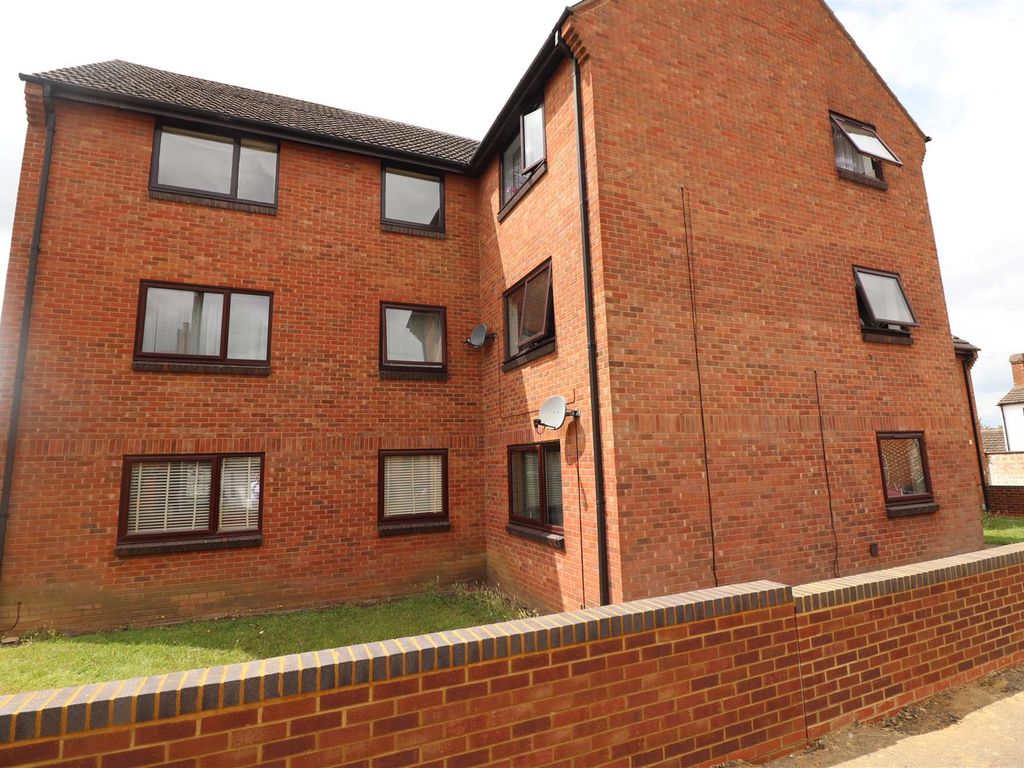 1 bed flat for sale in Manton Court, Grove Road, Rushden NN10, £99,000