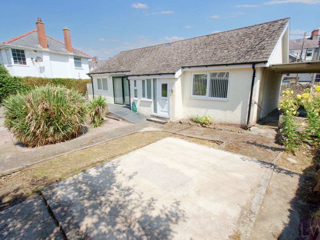 2 bed bungalow for sale in Queensway, Manor Avenue, Pwllheli LL53, £240,000