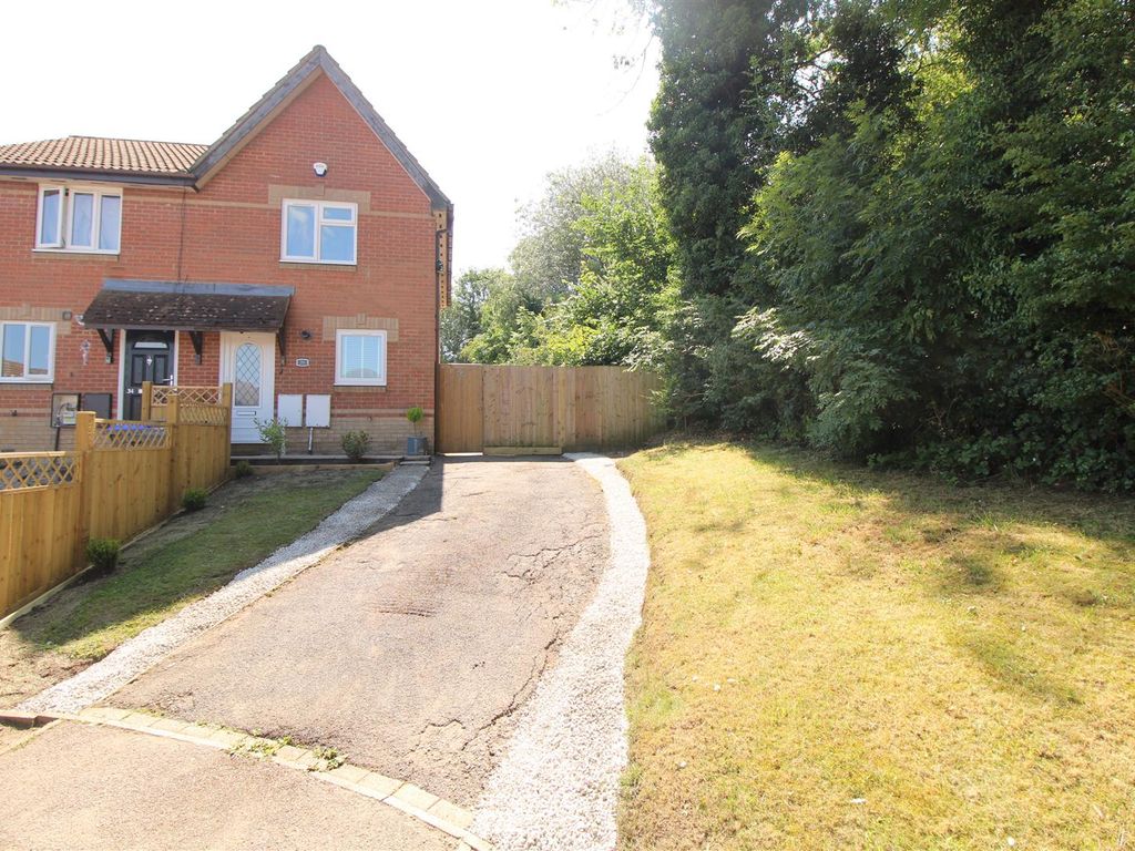 Property for sale in Magnolia Drive, Daventry NN11, £225,000