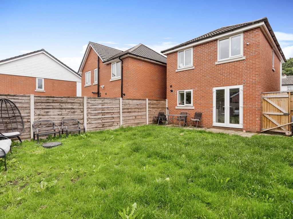 3 bed detached house for sale in Deepdale Gardens, Bolton, Greater Manchester BL2, £240,000