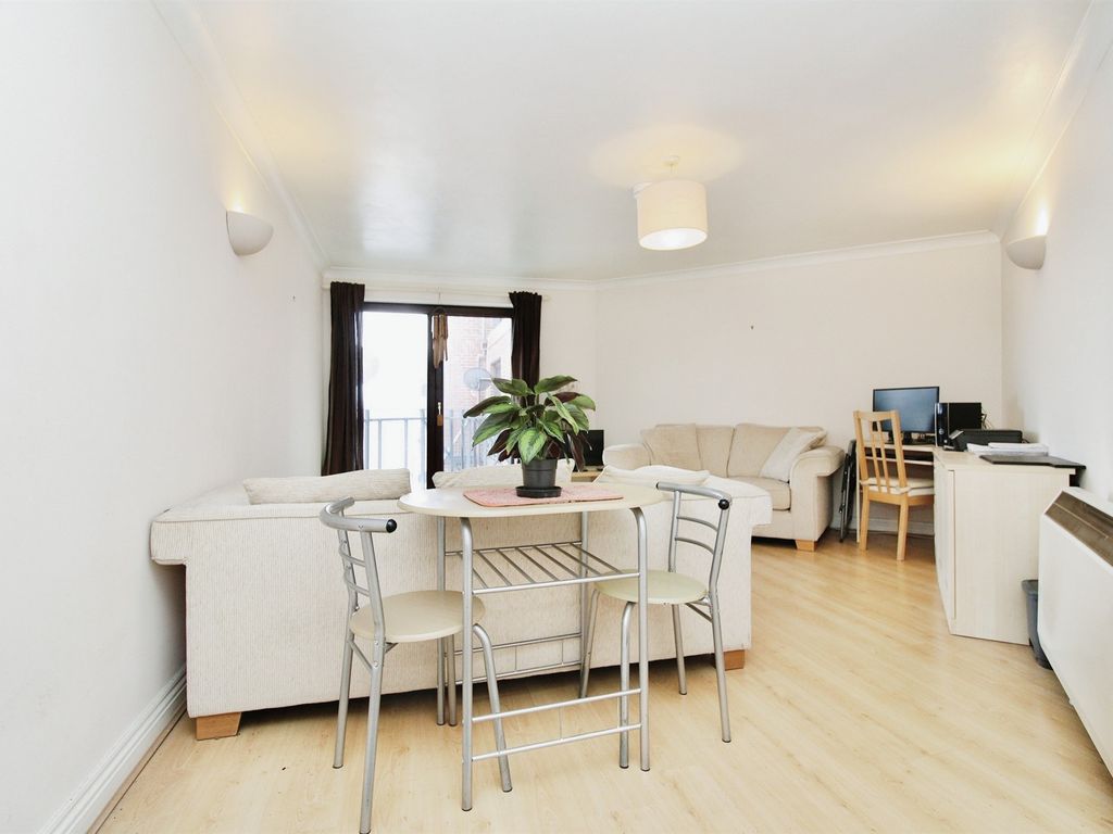 2 bed flat for sale in Atlantic Wharf, Butetown, Cardiff CF10, £195,000