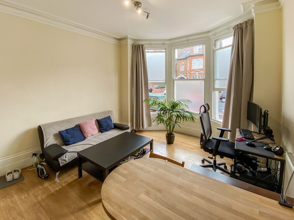 1 bed flat for sale in Creffield Road, London W5, £240,000